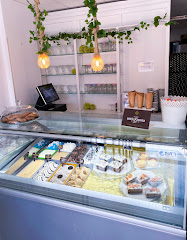 La Villa TAPAS & VINOS.