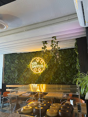 LOS SANTOS CAFÉ-BAR.