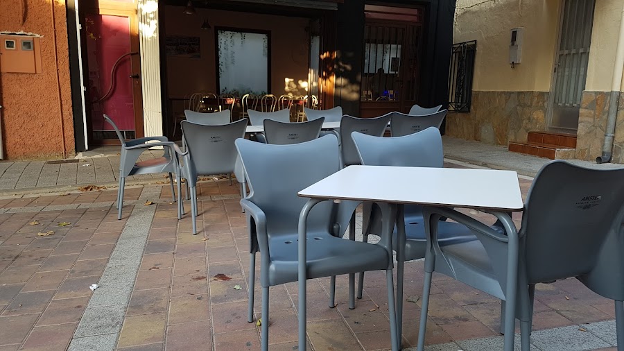 Café Bar “LA PLAZA”.