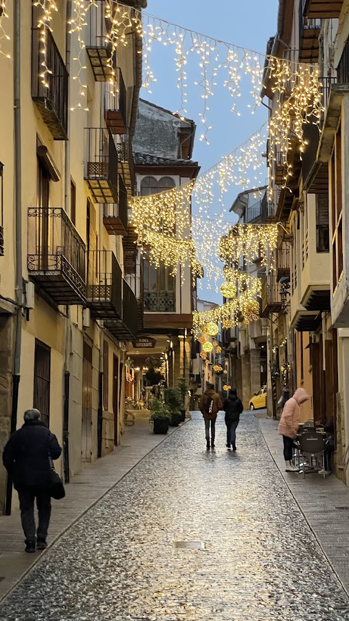 Carrer porticat 